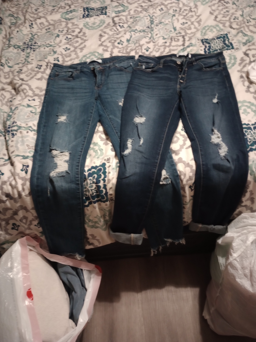 Women's Distressed Skinny Jeans in Dark Blue
